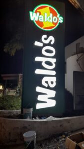 Letras corpóreas para rótulos y publicidad 