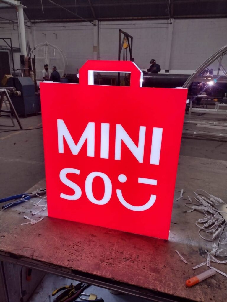que es un totem publicitario